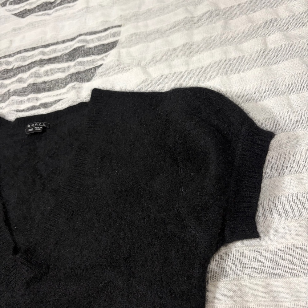 Theory Black Short Sleeve V-Neck Crop Top - Picture 5 of 9